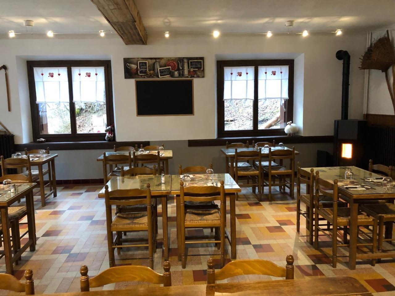 Bar Hotel Restaurant Le Margeriaz Les Deserts  Екстер'єр фото