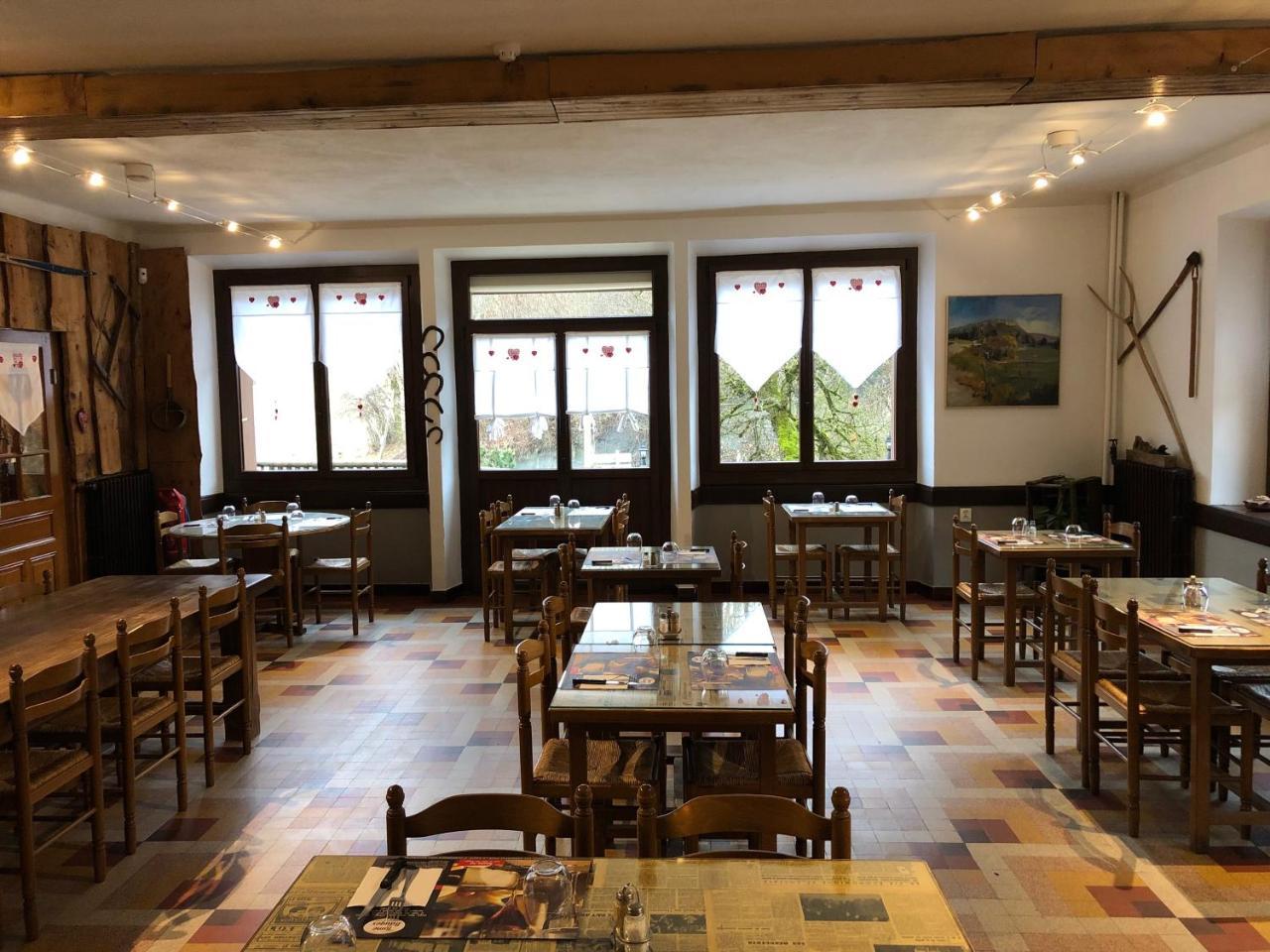 Bar Hotel Restaurant Le Margeriaz Les Deserts  Екстер'єр фото